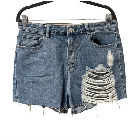 PrettyLittleThing Vintage Wash Distressed Denim Mom Shorts (12) - Picture 6 of 13